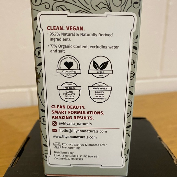 LilyAna Naturals rosehip and hibiscus anti-aging brightening eye cream - Picture 8 of 9